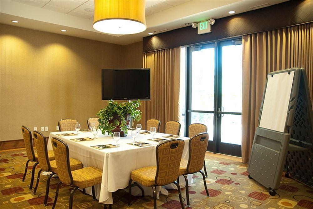 Springhill Suites By Marriott Лоуган Екстериор снимка