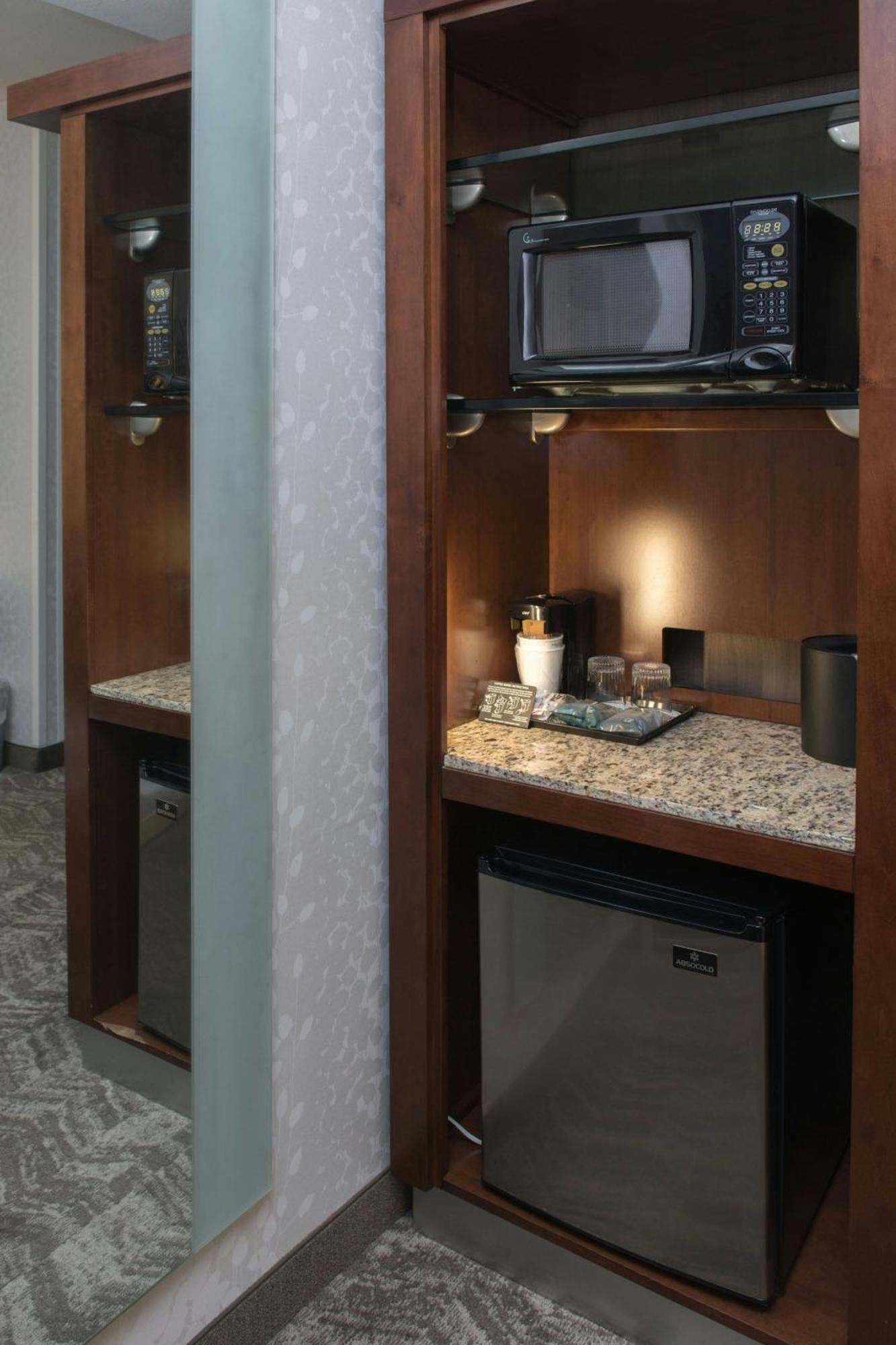 Springhill Suites By Marriott Лоуган Екстериор снимка