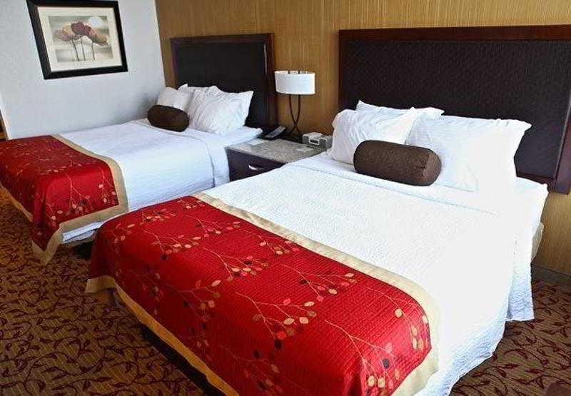Springhill Suites By Marriott Лоуган Екстериор снимка