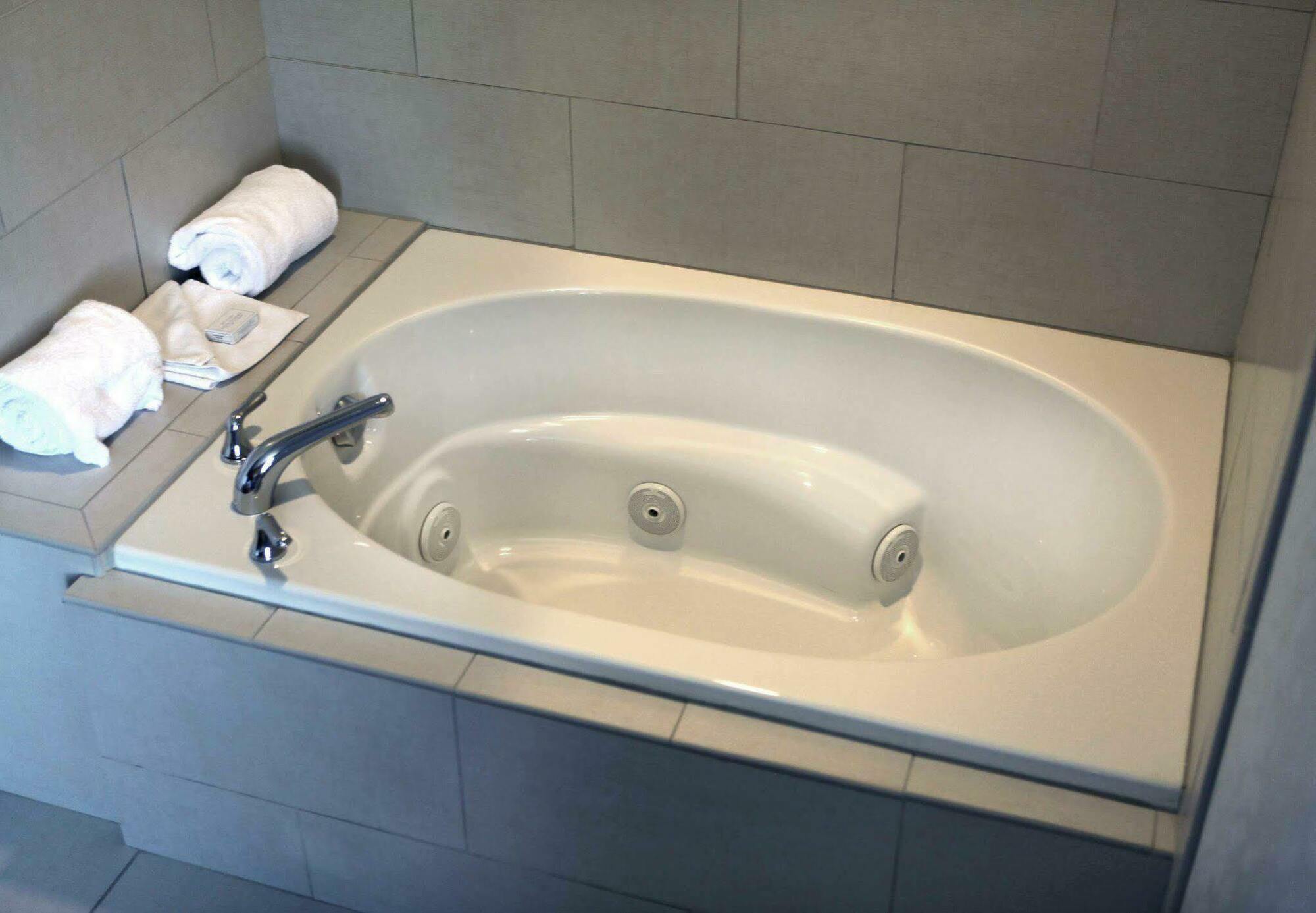 Springhill Suites By Marriott Лоуган Екстериор снимка